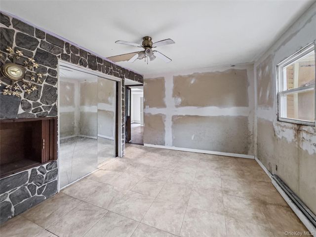 10 Windsor Place, Shirley, NY 11967