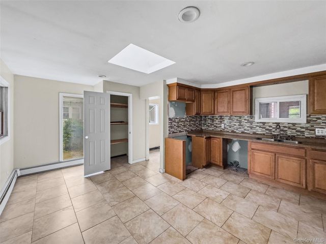 10 Windsor Place, Shirley, NY 11967