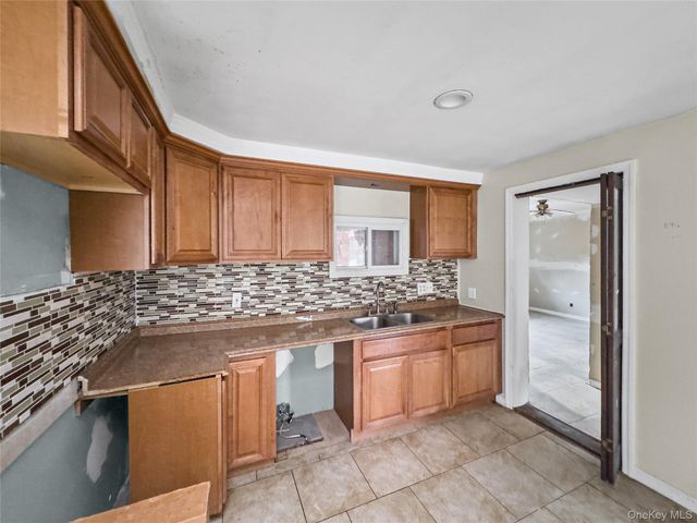 10 Windsor Place, Shirley, NY 11967