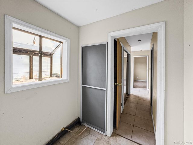10 Windsor Place, Shirley, NY 11967