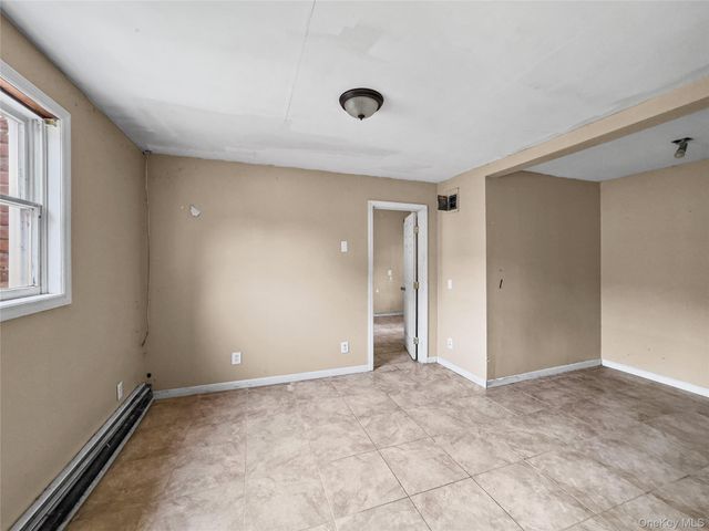 10 Windsor Place, Shirley, NY 11967