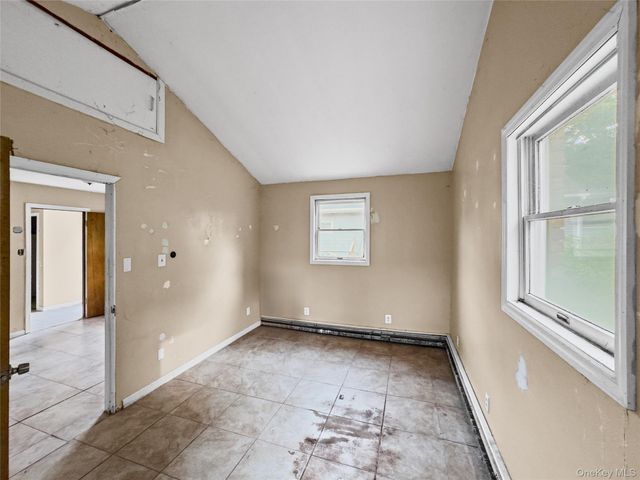 10 Windsor Place, Shirley, NY 11967