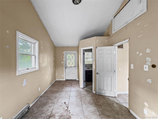 10 Windsor Place, Shirley, NY 11967