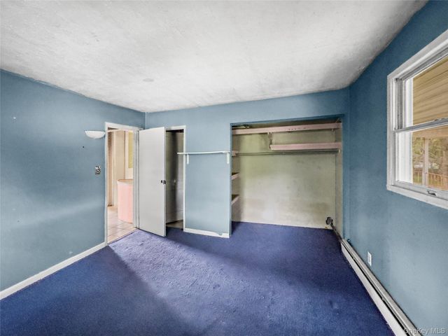 10 Windsor Place, Shirley, NY 11967