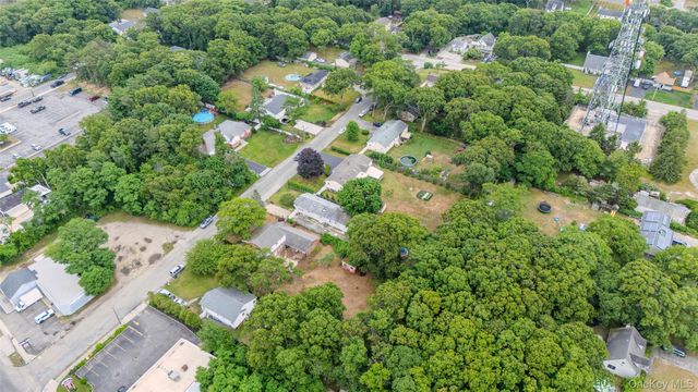 10 Windsor Place, Shirley, NY 11967