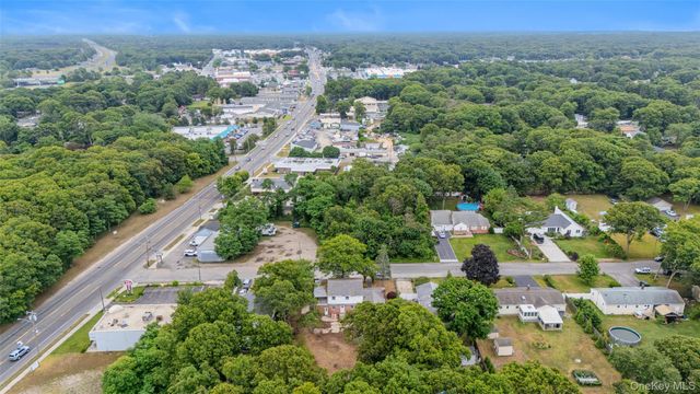 10 Windsor Place, Shirley, NY 11967