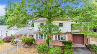 10 Windsor Place, Shirley, NY 11967