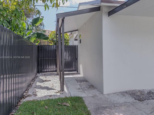 3360 SW 24th Ter 3362-B, Miami, FL 33145