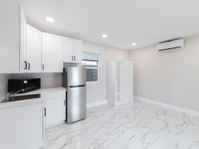 3360 SW 24th Ter 3362-B, Miami, FL 33145