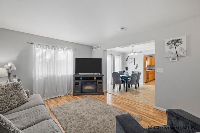 5816 PARKSIDE DR, Cheyenne, WY 82001