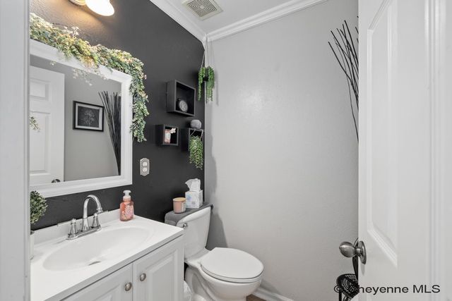 5816 PARKSIDE DR, Cheyenne, WY 82001
