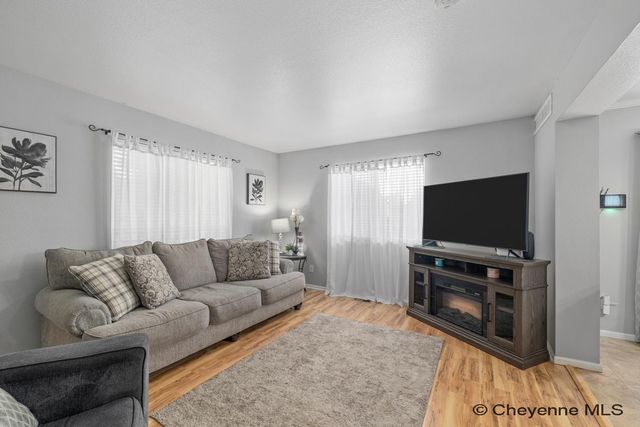 5816 PARKSIDE DR, Cheyenne, WY 82001