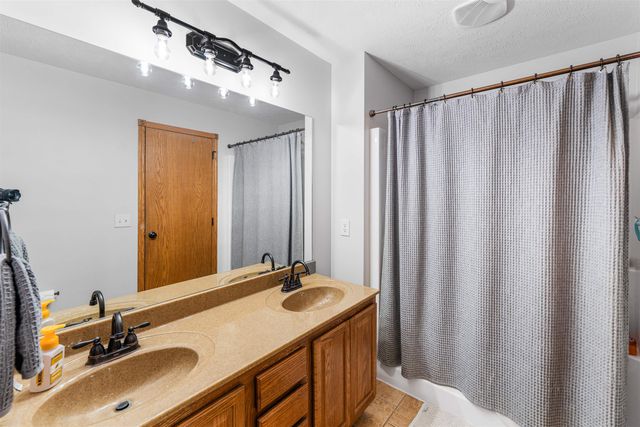 33 Wildcat Cir., Salina, KS 67401