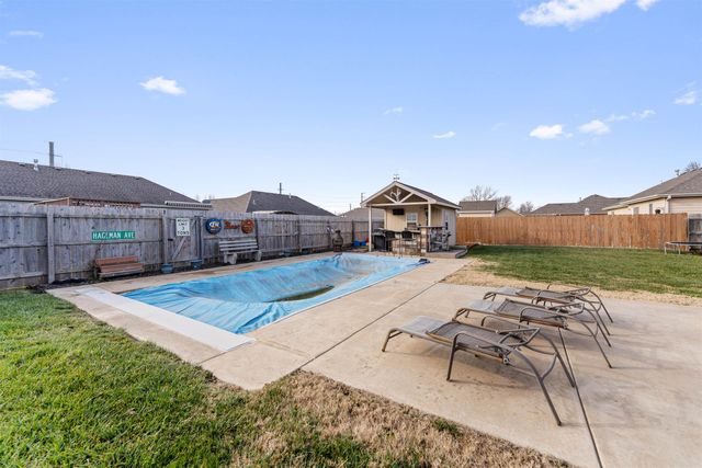 33 Wildcat Cir., Salina, KS 67401