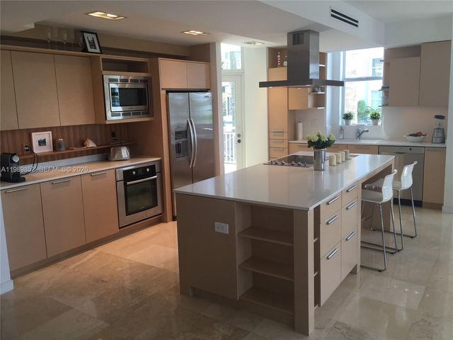 1 Century Ln 301, Miami Beach, FL 33139