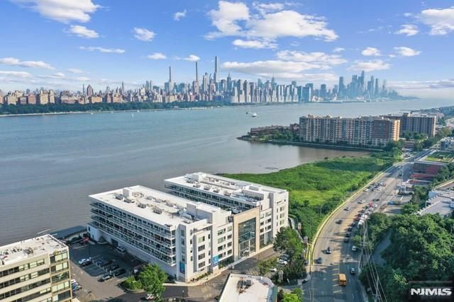 3 Somerset Lane 608, Edgewater, NJ 07020