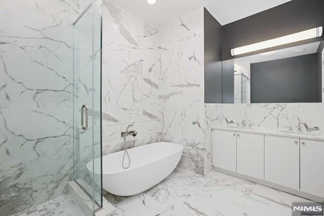 3 Somerset Lane 608, Edgewater, NJ 07020