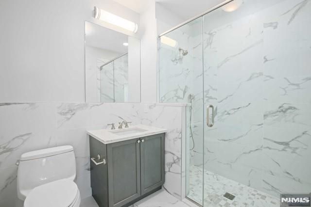 3 Somerset Lane 608, Edgewater, NJ 07020