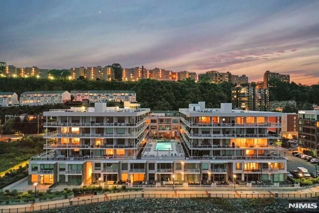 3 Somerset Lane 608, Edgewater, NJ 07020