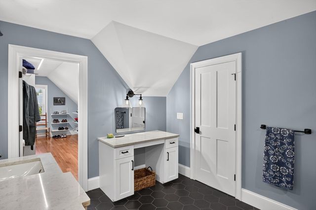 1090 Shore Road 13, Bourne, MA 02559