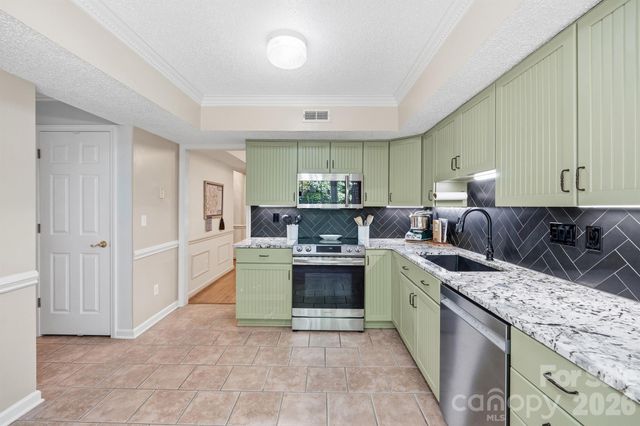 6421 Whitewater Drive, Charlotte, NC 28214