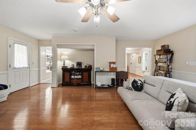6421 Whitewater Drive, Charlotte, NC 28214