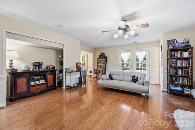 6421 Whitewater Drive, Charlotte, NC 28214