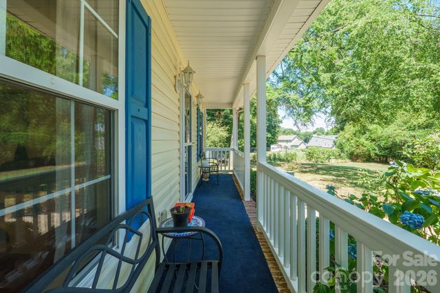 6421 Whitewater Drive, Charlotte, NC 28214