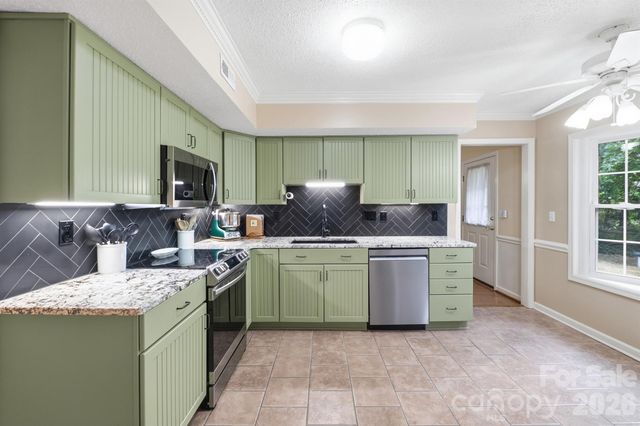 6421 Whitewater Drive, Charlotte, NC 28214