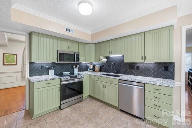 6421 Whitewater Drive, Charlotte, NC 28214