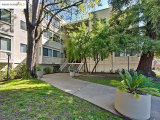 240 N Bayshore Blvd 303, San Mateo, CA 94401