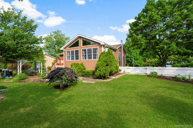 8 Reggie Drive, Wappingers Falls, NY 12590