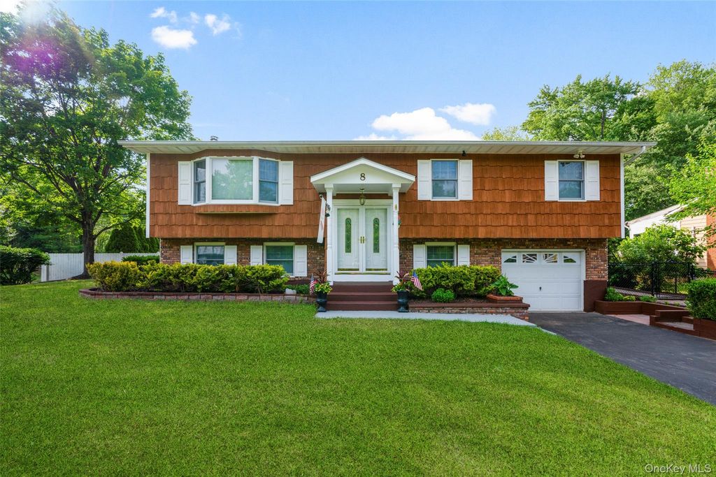 8 Reggie Drive, Wappingers Falls, NY 12590