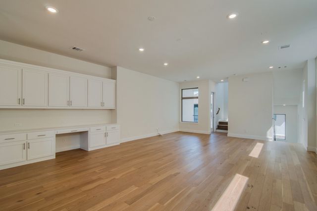 8221 Folcroft Lane, Dallas, TX 75231