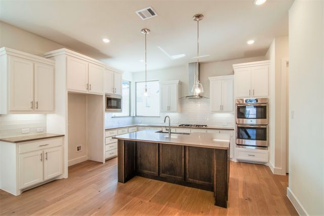 8221 Folcroft Lane, Dallas, TX 75231