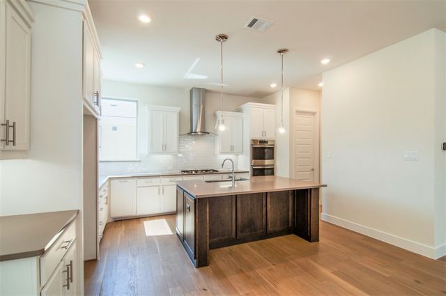 8221 Folcroft Lane, Dallas, TX 75231