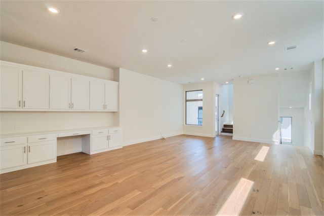 8221 Folcroft Lane, Dallas, TX 75231