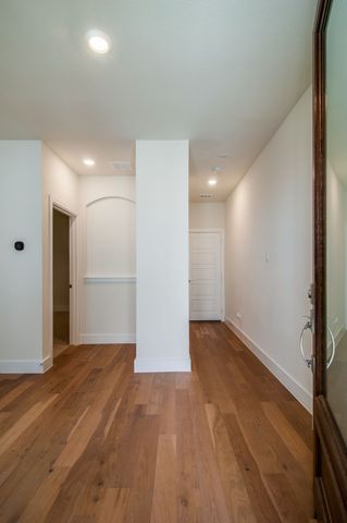 8221 Folcroft Lane, Dallas, TX 75231