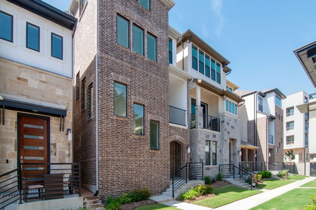 8221 Folcroft Lane, Dallas, TX 75231