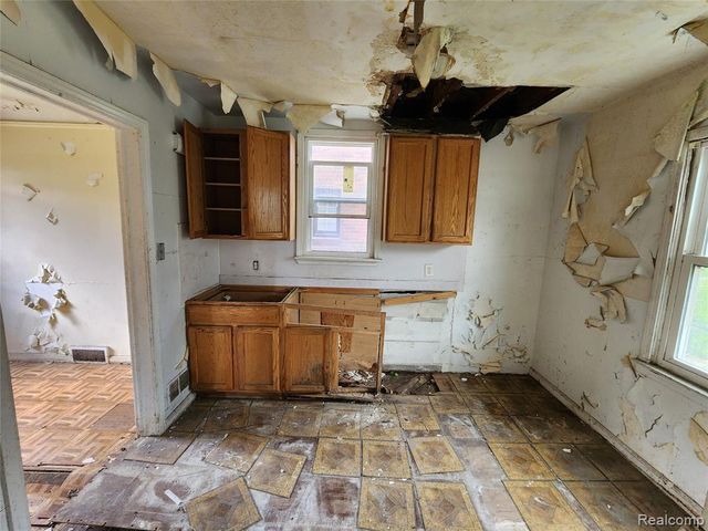 10570 Somerset Avenue, Detroit, MI 48224