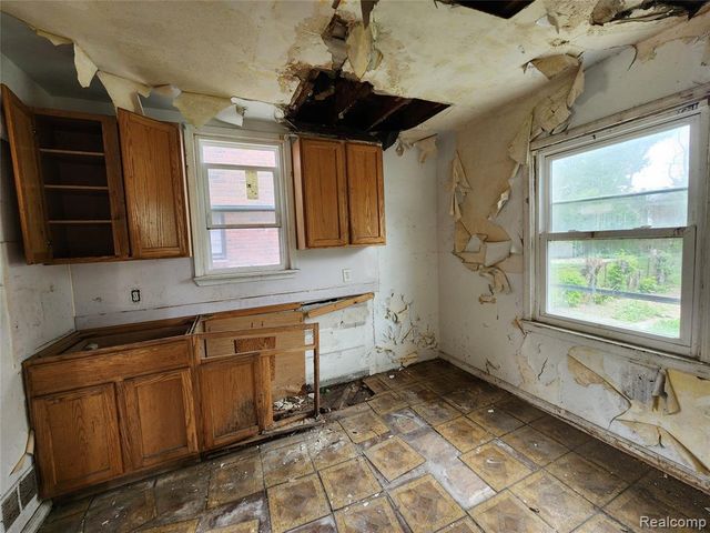 10570 Somerset Avenue, Detroit, MI 48224