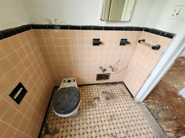 10570 Somerset Avenue, Detroit, MI 48224