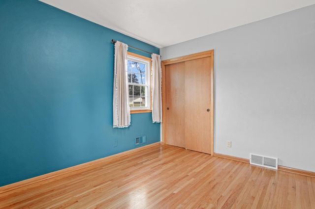 259 8th Avenue S, South Saint Paul, MN 55075