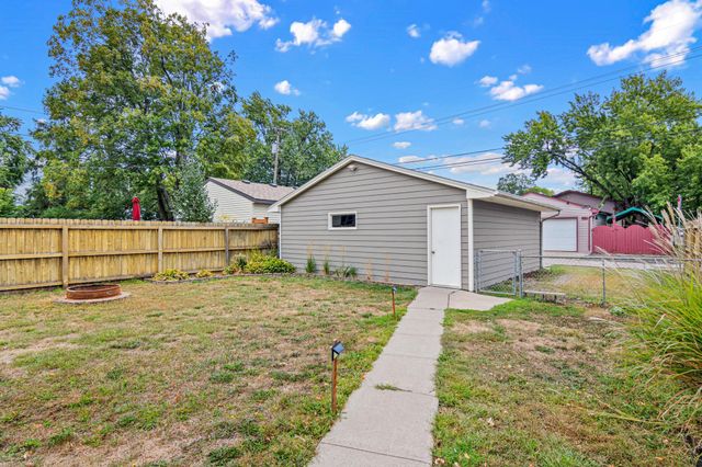 259 8th Avenue S, South Saint Paul, MN 55075