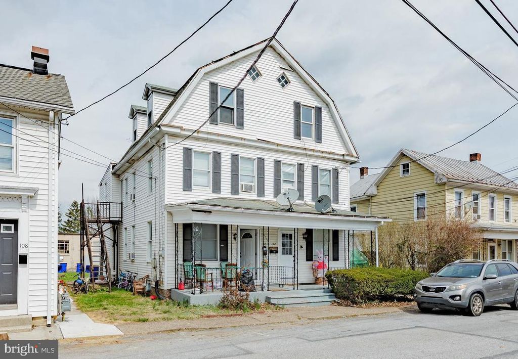 104-106 W GREEN ST, Mechanicsburg, PA 17055