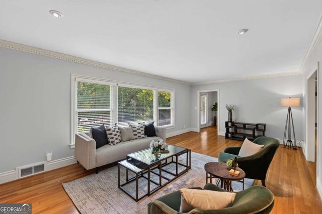 1040 Lindridge Drive NE, Atlanta, GA 30324