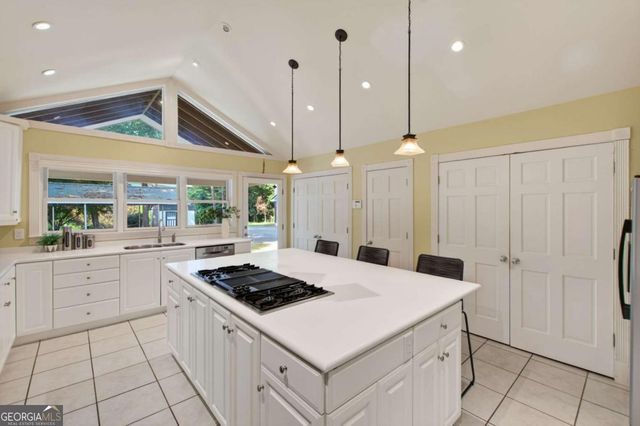 1040 Lindridge Drive NE, Atlanta, GA 30324