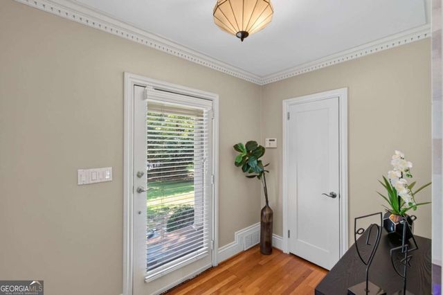 1040 Lindridge Drive NE, Atlanta, GA 30324