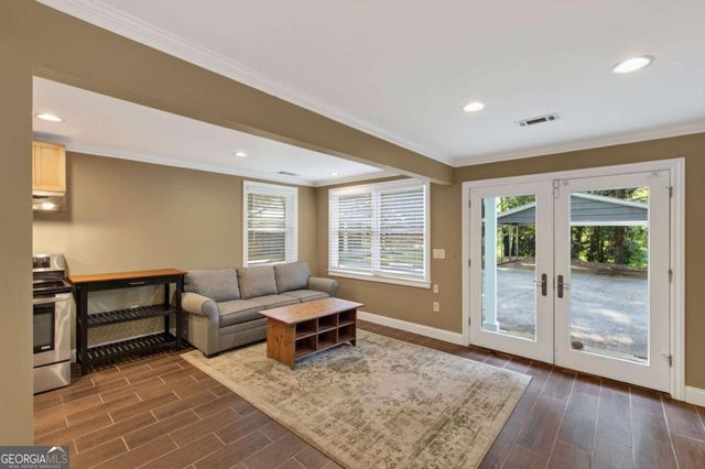 1040 Lindridge Drive NE, Atlanta, GA 30324