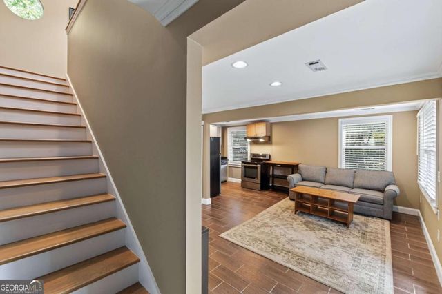 1040 Lindridge Drive NE, Atlanta, GA 30324